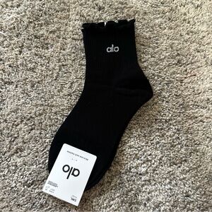 ALO Yoga Black Ribbed Crew Socks with Scallop Cuff